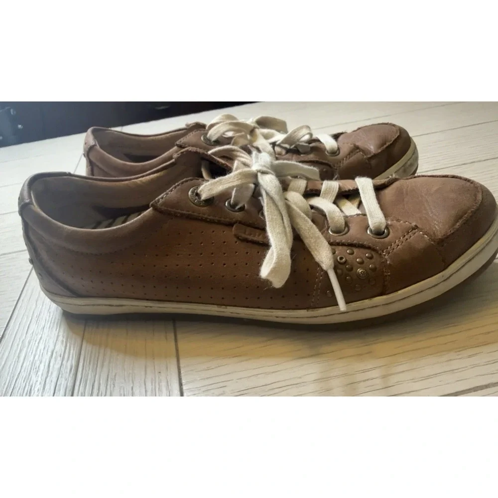 Taos Women's Freedom Leather Studded Sneaker Perforated BROWN Lace Up SIZE 8